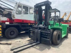 Montacargas Diésel Usado de 15 Toneladas, Tracción 4x4, Modelo FD150, Mástil de Dos Etapas, Neumáticos para Terreno Accidentado, Cabina Verde - Product Image 3