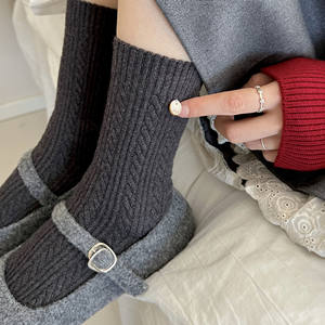 Chaussettes en laine mi-longues tressées tridimensionnelles rétro pour femmes automne hiver chaussettes épaisses chaudes pour la maison manchette de corps personnalisable quotidien - Product Image 2