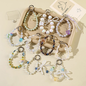 Llavero de Moda con Cuentas Acrílicas, Adorno para Mujer, Diseño de Corazón Dulce con Lazo, Cordón para Muñeca, Accesorio para Llaves - Product Image 1