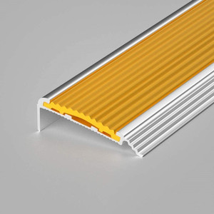 Profilé de protection <span class=keywords><strong>d</strong></span>'<span class=keywords><strong>escalier</strong></span> en PVC coloré antidérapant en forme de L, personnalisable - Product Image 4