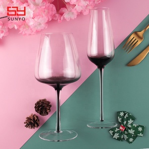 Lot de coupes à <span class=keywords><strong>vin</strong></span> et champagne en <span class=keywords><strong>verre</strong></span> cristal, style classique, avec pied <span class=keywords><strong>noir</strong></span> et finition gris <span class=keywords><strong>fumé</strong></span>, pour la vente en gros - Product Image 3