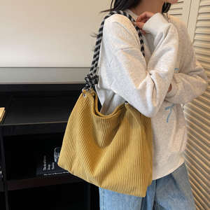 Bolso de hombro para mujer, de gran capacidad, estilo británico moderno, de terciopelo ligero, muy vendido. - Product Image 1