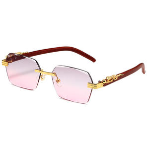 Lunettes <span class=keywords><strong>de</strong></span> <span class=keywords><strong>soleil</strong></span> polygonales sans monture SPUKA 5370 pour hommes et femmes, accent léopard, branches effet bois, protection UV400, logo personnalisé, vente en gros - Product Image 6