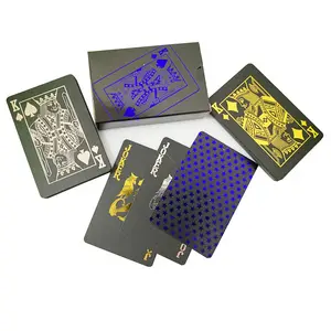 光沢のあるゲームカード大人用カジノ100% プラスチック製の非フェードトランプカスタム印刷ブラックフォイルポーカーカード