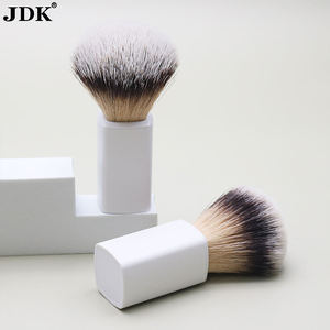 Pinceau de rasage <span class=keywords><strong>blanc</strong></span> écologique portable avec brosse de nettoyage de <span class=keywords><strong>barbe</strong></span> du fabricant de poignée acrylique - Product Image 4