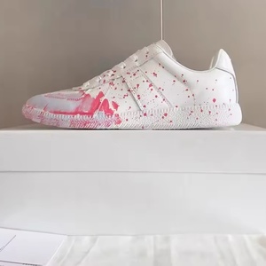 Zapatillas de Cuero Estilo Vintage para Pareja, de Caña Baja, con Cordones, Pintadas a Mano con Graffiti, Modernas y a la Moda para Caminar - Product Image 5