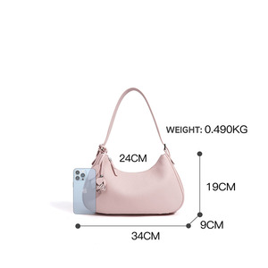 Sac fourre-tout Hobo en cuir véritable rose vif grande capacité à faible MOQ, sac messager en cuir de vachette souple, sac fourre-tout minimaliste en cuir de vachette pour boutique - Product Image 4
