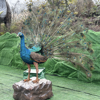 Paon animatronique grandeur nature avec mouvements et sons