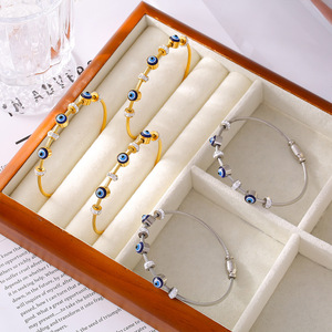 Nouveau <span class=keywords><strong>Bracelet</strong></span> en <span class=keywords><strong>fil</strong></span> d'acier inoxydable <span class=keywords><strong>enroulé</strong></span> Unique <span class=keywords><strong>Bracelet</strong></span> Mal Eye Shell Butterfly <span class=keywords><strong>Bracelet</strong></span> à breloques en acier inoxydable plaqué or 18 carats - Product Image 4