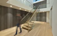 Escalier flottant en métal avec marches en bois, escalier flottant intérieur pour usage commercial, design durable