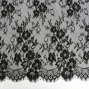 Tissu en dentelle française Chantilly à motifs floraux pour la confection de robes pour femmes - Product Image 2