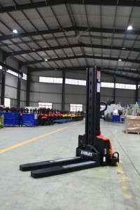 HELI <strong>Electric</strong> Self Load Stacker 1Ton <strong>1.3Ton</strong> Capacity 1.3M1.6M Lifter Height Pallet Stacker Lithium <strong>Forklift</strong> Self Lifting Stacker - Product Image 3