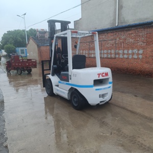 Montacargas Usado TCM de 3.5 Toneladas en Venta, Fabricado en Japón, 3 Etapas, 6 Metros - Product Image 4