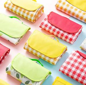 Manta de Picnic Extra Grande, Impermeable, Gruesa, Plegable, de Tela No Tejida, para Primavera, Playa y Camping - Product Image 4