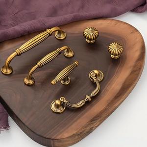 Poignée Rétro <span class=keywords><strong>Antique</strong></span> en Bronze à Trou Unique, <span class=keywords><strong>Style</strong></span> Européen, pour Porte de Placard, Tiroir, Armoire, Meuble - Product Image 1