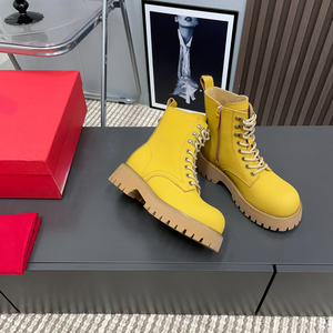 รองเท้าบูทหุ้มข้อพื้นหนาแบบหรูหราสำหรับผู้หญิงที่รักแฟชั่น Valentinos - Product Image 2