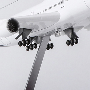Modelo de Avión de Resina Boeing 747-8 de <span class=keywords><strong>Lufthansa</strong></span> Airlines a Escala 1/150 de 47 cm con Luces LED y Tren de Aterrizaje, Coleccionable - Product Image 4