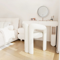 Fauteuil d'appoint blanc crème en bouclette, chaise rembourrée moderne à accoudoirs incurvés, chaise de coiffeuse en polaire pour chambre et salon