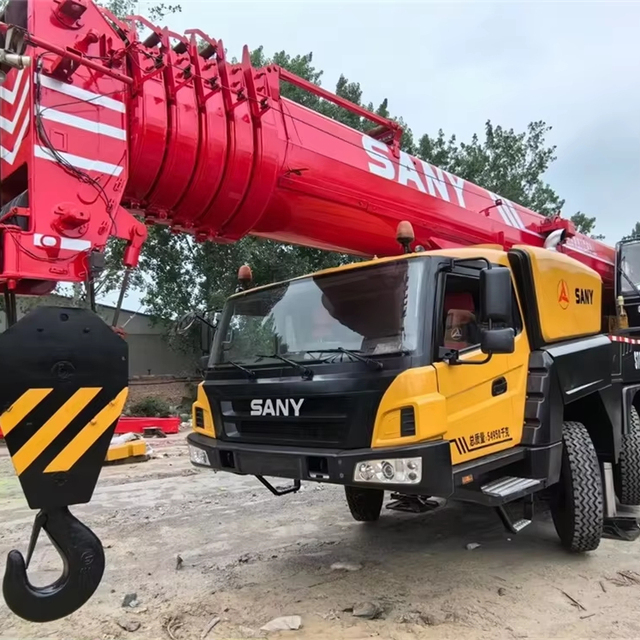 China Brand Stc1000 High Efficiency Truck Crane 100 Ton Capacity 5+1 Boom Counter Truck Hot Sale