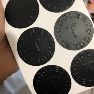 Bán buôn biểu tượng tùy chỉnh kết cấu giấy 3D dập nổi Debossed sang trọng màu đen bao bì giấy dính hình dạng khác nhau dán nhãn - Product Image 5