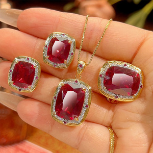 Juego de Joyería Geométrica al por Mayor, 9 Piezas, Chapado en Oro sobre Cobre, con Circonita Cúbica Roja de 12*16-10*12mm, Anillo, Collar y Aretes - Product Image 1