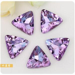 Strass triangulaires 18 mm en cristal transparent pour accessoires de bijoux DIY, décorations artistiques et objets de collection - Product Image 2