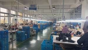 도매 OEM/ODM 블랙 퀼트 겨울 스노우 부츠 따뜻한 아웃도어 신발 맞춤 로고 및 스타일 미끄럼 방지 밑창 최소 주문 수량 100켤레 - Product Image 4