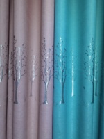 Tissu de rideau à motif de feuilles et d'arbres printaniers haute précision, le plus vendu, idéal pour les besoins d'occultation de la lumière de la pièce.