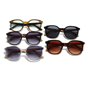 Gafas de Sol de Montura Grande con Patillas de Madera, Protección UV400, Montura de PC, Lentes TAC, Unisex, a la Moda, para Conducir, Protección Solar - Product Image 1