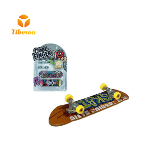 Jeu populaire pour enfants : Mini-skateboards en plastique avec accessoires variés, jouet sportif à main, impression personnalisée, ensemble <span class=keywords><strong>de</strong></span> skateboards à doigts avec outils - Product Image 1