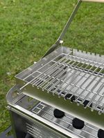Barbecue au charbon de bois en acier inoxydable détachable et pliable – Portable, moderne et minimaliste pour l'extérieur, la maison et le camping