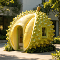 Sculpture de maison en résine sur mesure de grande taille en forme de fruit pour la décoration extérieure des parcs d'attractions