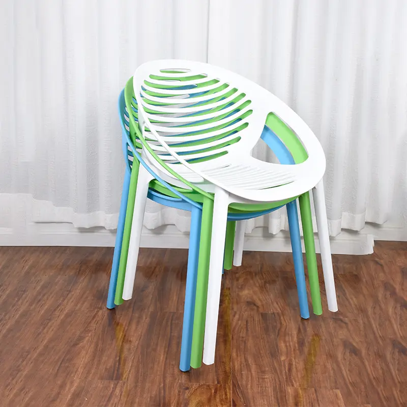 Vente en gros de meubles de salle à manger chaises de salle à manger modernes empilables en matériau pp chaises de salle à manger d'extérieur 6 chaises de salle à manger pour la maison