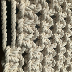 Fibras naturales para colgar en la pared hechas a mano tejidas en patrones impresionantes para un ambiente bohemio EH2502138 - Product Image 2