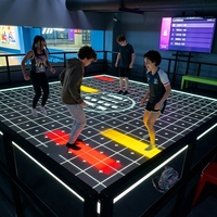 Jeu de sol interactif à LED avec 6 jeux d'équipe populaires pour les salles de jeux sportifs virtuels et les aires de jeux intérieures