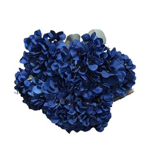 Ramo de Hortensias Francesas Artificiales Color Borgoña para Boda - Flores de Seda Hechas a Mano para Graduación, Halloween, Año Nuevo Chino y Navidad - Product Image 4