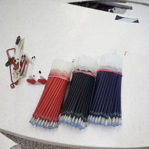 Recharges de <span class=keywords><strong>stylo</strong></span> bille effaçables en plastique de bonne qualité, pointe fine 0,5 mm, bleues, pour le bureau et l'école - Product Image 3