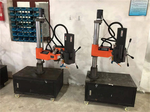 Machine-<span class=keywords><strong>outil</strong></span> Cnc de haute qualité, Machine à tarauder de perçage léger avec table de travail - Product Image 5