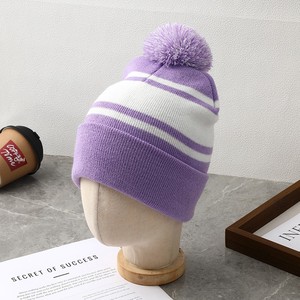 Nouveau <span class=keywords><strong>bonnet</strong></span> tricoté en acrylique pour <span class=keywords><strong>femme</strong></span>, jacquard rayé, ajustable, <span class=keywords><strong>ample</strong></span>, polyvalent, couvrant les oreilles, chaud pour l'hiver, transfrontalier - Product Image 4