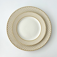 Vaisselle en céramique en treillis doré chic Ensemble d'assiettes et de bols exquis Idéal pour les banquets et les repas quotidiens Fourniture de vaisselle haut de gamme