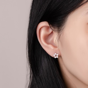 Disegno semplice 925 Sterling Silver Top Piccolo Fiore Della Vite Prigioniera <span class=keywords><strong>Orecchini</strong></span> Dainty <span class=keywords><strong>Orecchini</strong></span> Per Le Ragazze - Product Image 3