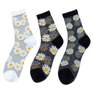 Vente en gros de <span class=keywords><strong>chaussettes</strong></span> d'été respirantes à fleurs de <span class=keywords><strong>bonne</strong></span> qualité en dentelle transparente antidérapantes pour femmes - Product Image 2