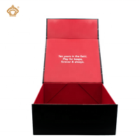 Boîte de papier cadeau pliante de luxe avec logo personnalisé rigide et plat gaufrage de matériaux recyclés fermeture magnétique pour lotion parfumée