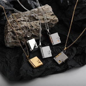 Collier Pendentif <span class=keywords><strong>Livre</strong></span> Carré en Acier Inoxydable Plaqué Or Gravable Bijoux de Famille Couleur Or Or Rose Noir - Product Image 2