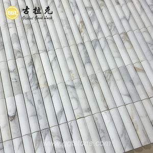 Mosaïque de marbre Calacatta Gold à facettes 3D, forme côtelée et arrondie, pour la décoration murale intérieure d'hôtels et de villas. - Product Image 5