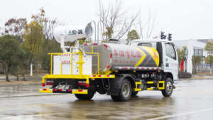 จีนสามารถปรับแต่งรถบรรทุกฉีดน้ำดับฝุ่น 4x2 ดีเซล Dongfeng 5cbm Quanchai152HP สำหรับงานทำความสะอาดเมืองได้ - Product Image 5