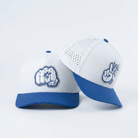 Casquette 5 panneaux blanche et bleue pour hommes et femmes, respirante, avec trous perforés au laser, patch brodé dessin animé, visière incurvée, chapeau de sport
