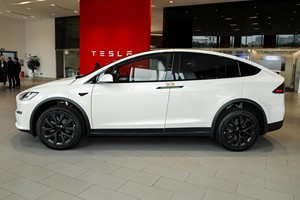 <span class=keywords><strong>Tesla</strong></span> Model X 2021, SUV électrique à double moteur et transmission intégrale, avec une puissance <span class=keywords><strong>de</strong></span> 400 ch et un couple <span class=keywords><strong>de</strong></span> 500 Nm - Product Image 3