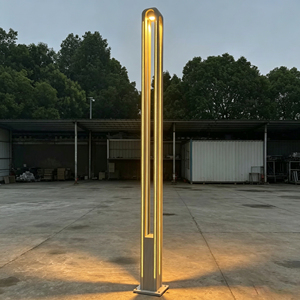 Lampe de cour électrique personnalisée IP65 à LED, lumineuse sur quatre côtés, en aluminium, avec poteau, pour garage et usage extérieur - Product Image 1