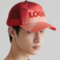 Gorra Trucker Roja de Malla con Logotipo Bordado en Bloques de Color, Ajustable, Unisex, Casual, para Primavera/Verano, Diseño de 6 Paneles